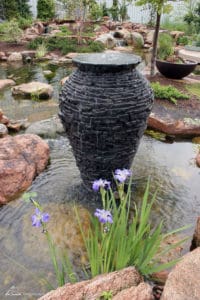 Outdoor fountain urn
